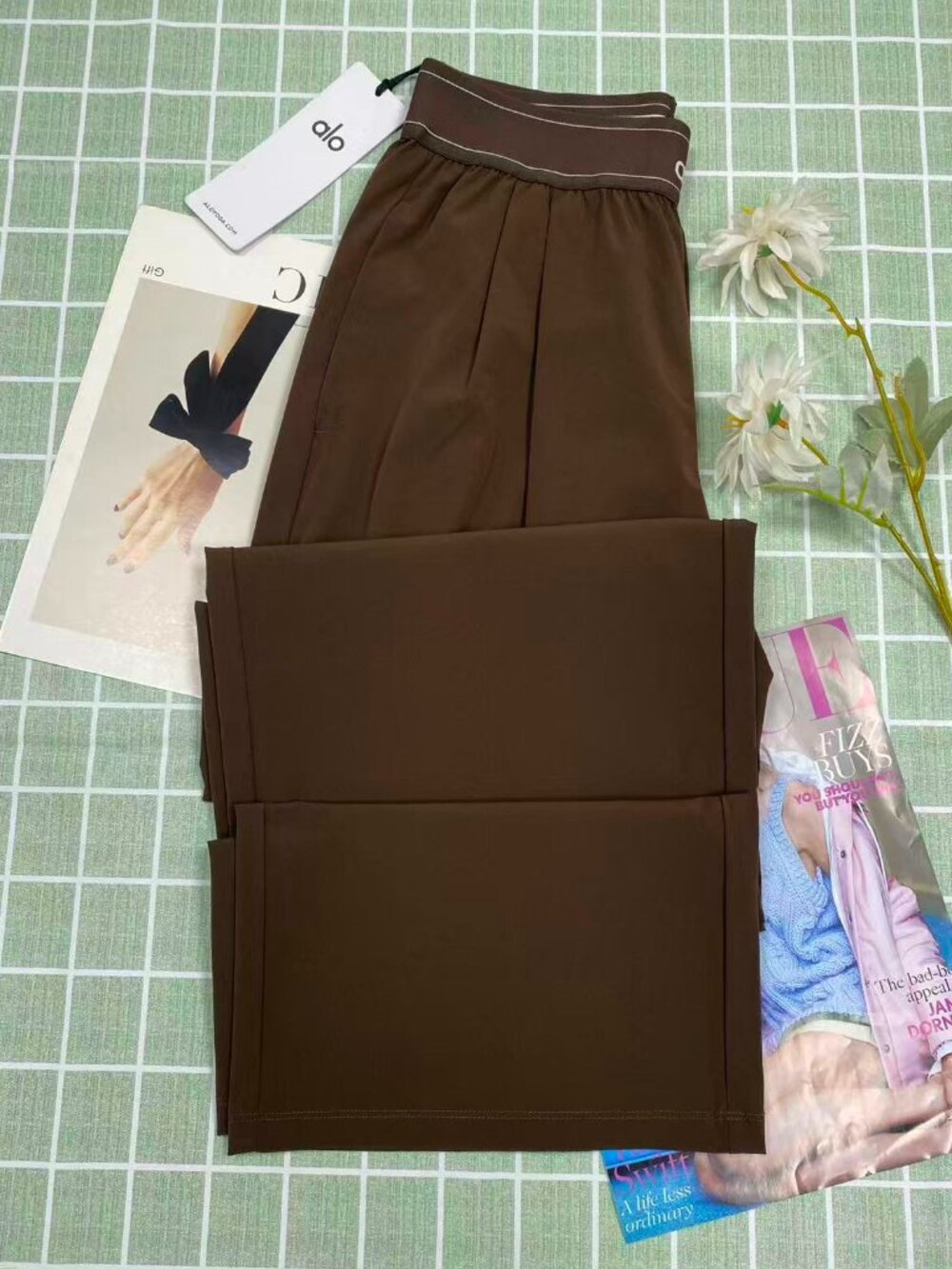 Brand new🤎ALO Yoga Espresso yoga regular pants (30-inch inner seam) - Picture 4 of 8